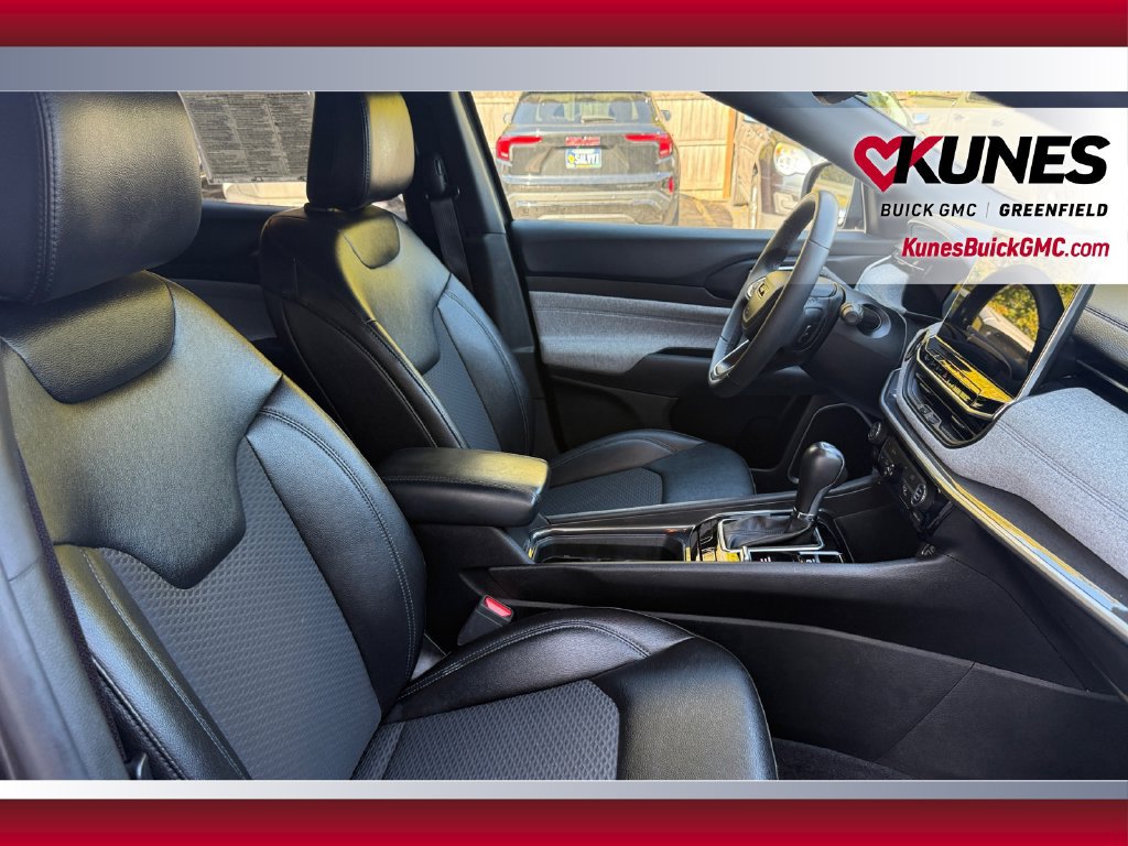 Used 2024 Jeep Compass Latitude AWD/4WD image 39