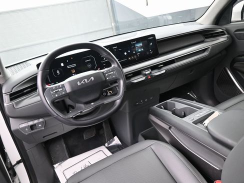 Used 2024 Kia EV9 Light Long Range image 16