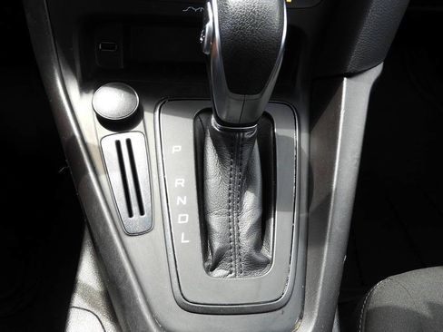 Used 2018 Ford Focus SE FWD image 38