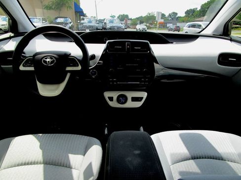 Used 2017 Toyota Prius Two w/ Prius Two Safety Plus Package FWD image 2