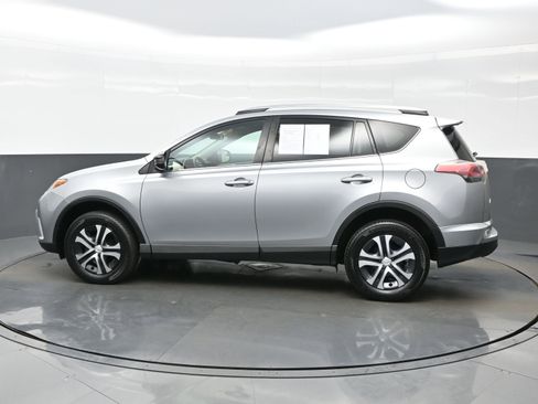 Used 2016 Toyota RAV4 LE AWD/4WD image 3