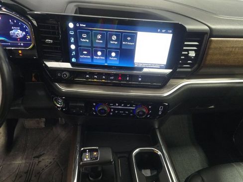 Used 2022 Chevrolet Silverado 1500 High Country w/ High Country Premium Package AWD/4WD image 4