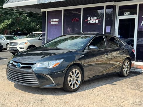 Used 2016 Toyota Camry XLE w/ Moonroof Package FWD image 3