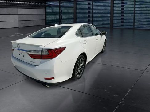 Used 2018 Lexus ES 350 350 w/ Luxury Package w/Wood Trim image 8