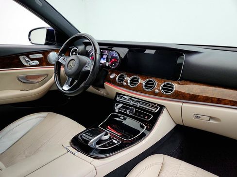 Used 2017 Mercedes-Benz E 300 4MATIC image 27