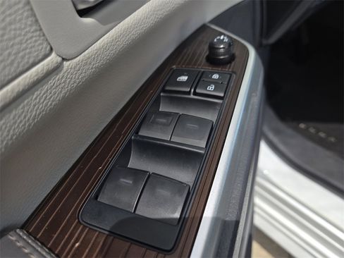 Used 2024 Toyota Sienna XLE image 34