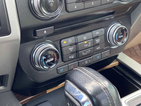 Used 2015 Ford F150 Lariat w/ Equipment Group 502A Luxury image 27