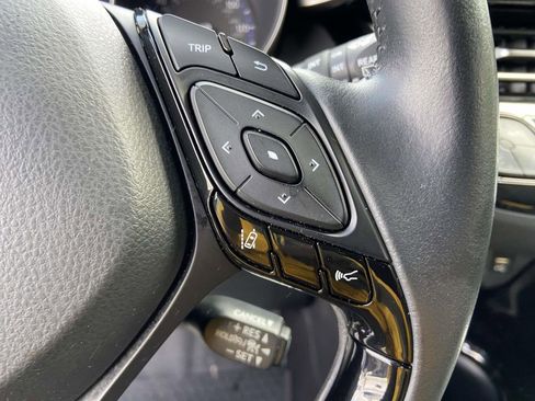 Used 2022 Toyota C-HR Limited image 36