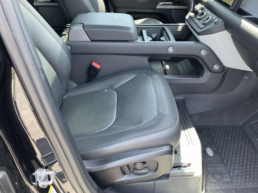 Used 2024 Land Rover Defender 110 X-Dynamic SE AWD/4WD image 16