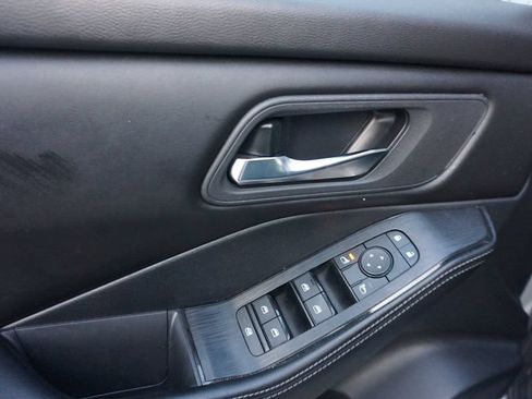 Used 2024 Nissan Rogue SV FWD image 4