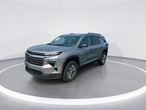 Used 2026 Chevrolet Traverse LT FWD image 5