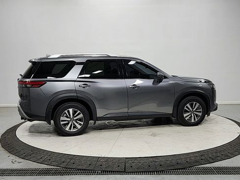 Used 2022 Nissan Pathfinder SL w/ Lighting Package (N92) image 8