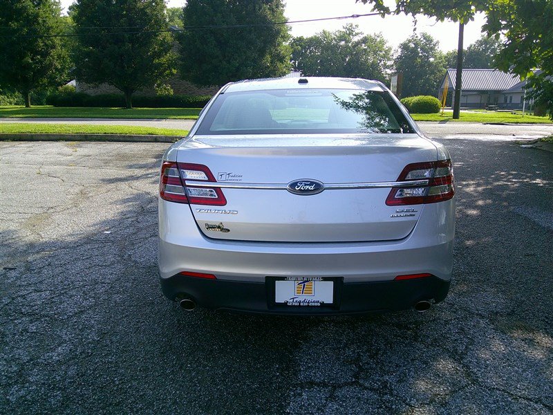 Used 2013 Ford Taurus SEL FWD image 4