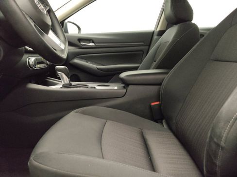 Used 2025 Nissan Altima 2.5 SV FWD image 17