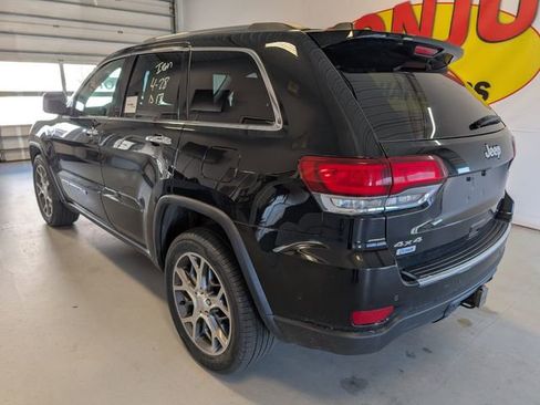 Used 2022 Jeep Grand Cherokee Limited w/ Technology Group AWD/4WD image 3