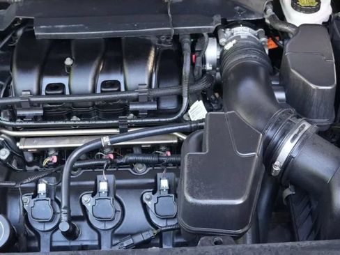 Used 2018 Ford Explorer XLT FWD image 16