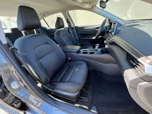 Used 2025 Nissan Altima 2.5 SV image 36