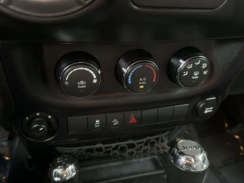 Used 2014 Jeep Wrangler Unlimited Sport w/ Quick Order Package 24S AWD/4WD image 20