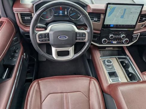 Used 2024 Ford Expedition Limited image 7