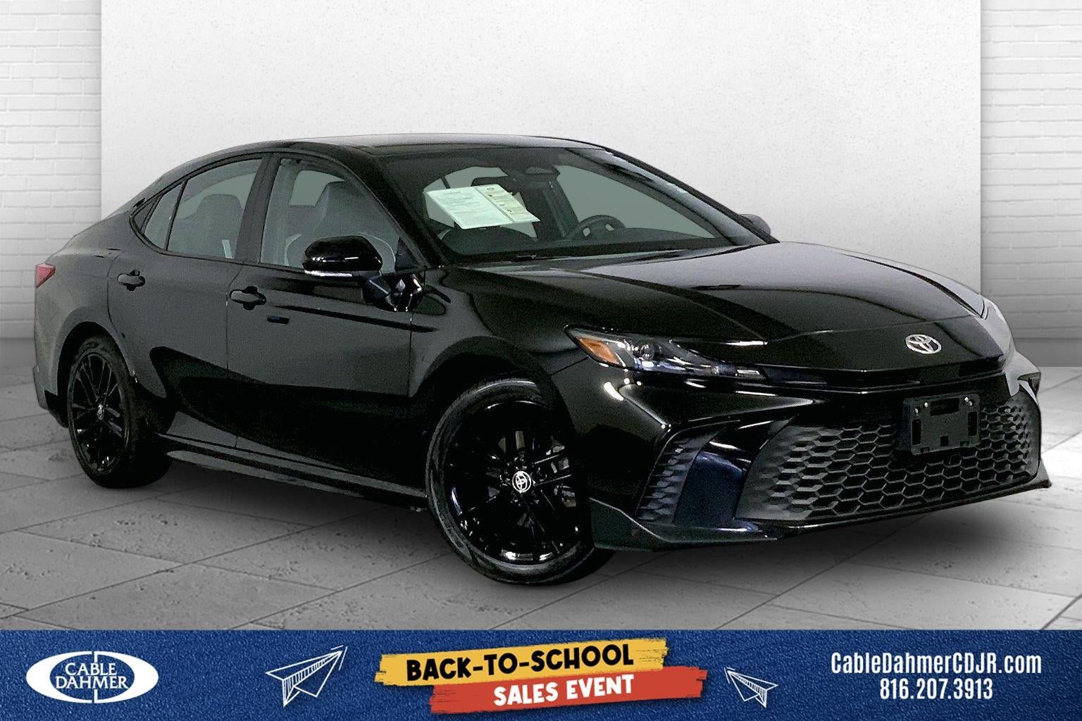 Used 2025 Toyota Camry SE FWD image 1