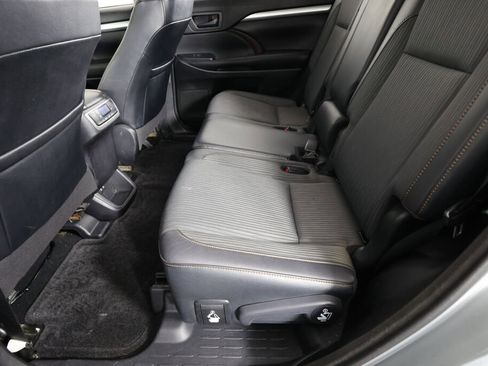 Used 2017 Toyota Highlander Plus image 18