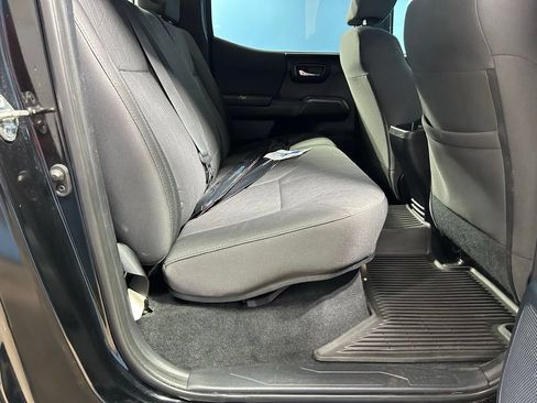 Used 2017 Toyota Tacoma TRD Off-Road AWD/4WD image 40