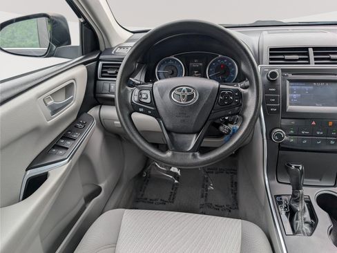 Used 2017 Toyota Camry LE FWD image 17