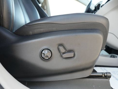 Used 2018 Chrysler Pacifica Touring-L w/ Advanced Safetytec Group FWD image 15