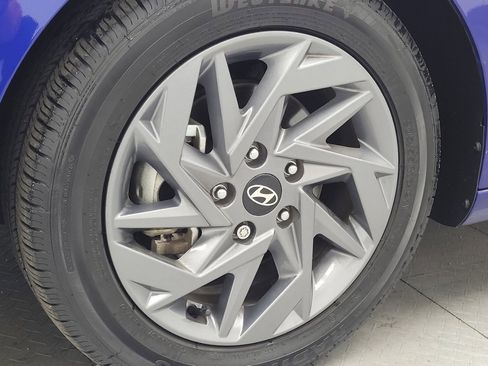 Used 2024 Hyundai Elantra SEL image 31