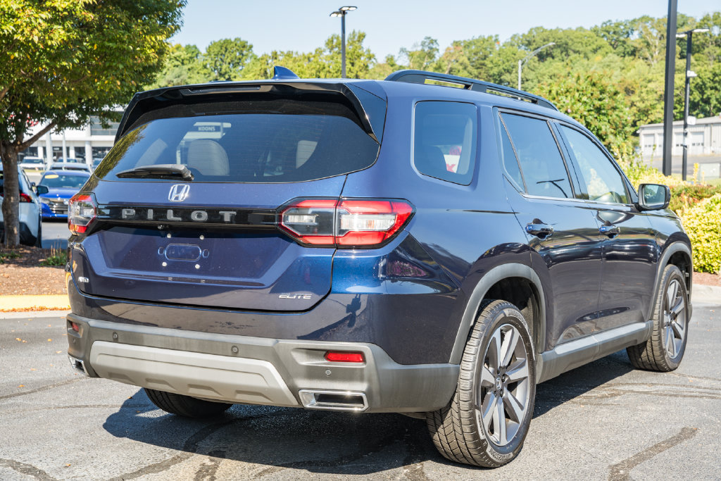 Used 2023 Honda Pilot Elite image 4
