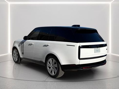 Certified 2023 Land Rover Range Rover SE image 3