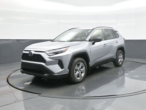 Certified 2025 Toyota RAV4 LE image 5