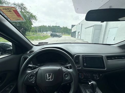 Used 2021 Honda HR-V Sport image 16