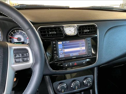 Used 2013 Chrysler 200 Limited image 6