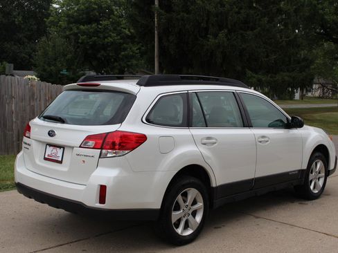 Used 2014 Subaru Outback 2.5i w/ Alloy Wheel Package AWD/4WD image 9