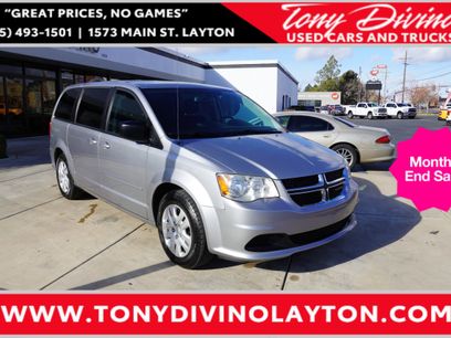 Used 2017 Dodge Grand Caravan SE w/ UConnect Hands-Free Group