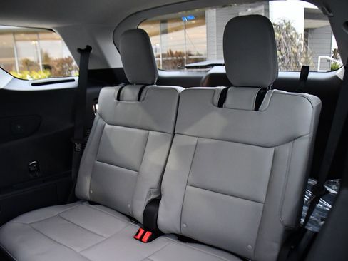 Used 2026 Ford Explorer Active w/ Active Comfort Package image 21