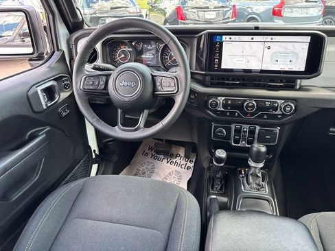 Used 2025 Jeep Wrangler Unlimited Sport AWD/4WD image 11