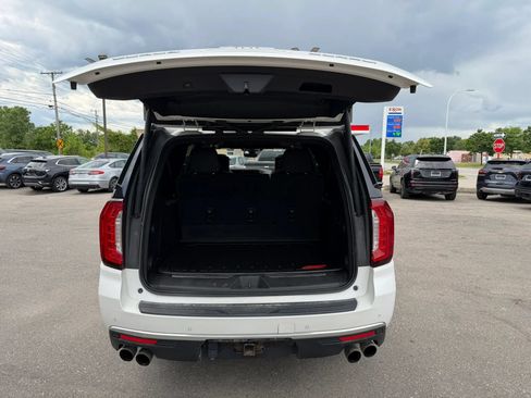 Used 2021 GMC Yukon XL Denali w/ Denali Premium Package AWD/4WD image 14