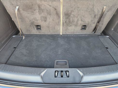 Used 2023 Ford Explorer XLT RWD image 24
