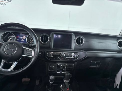 Used 2022 Jeep Wrangler Unlimited Sahara AWD/4WD image 21