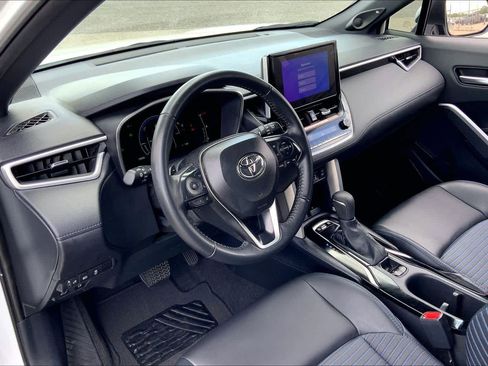 Used 2024 Toyota Corolla Cross XSE w/ Convenience Package image 17