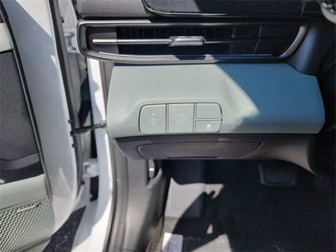 New 2025 Hyundai Elantra Limited image 24