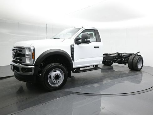 New 2025 Ford F550 4x4 Regular Cab Super Duty image 3