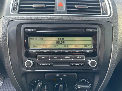 Used 2011 Volkswagen Jetta S FWD image 20