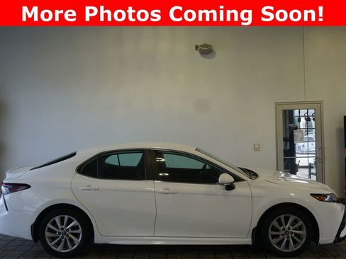 Used 2024 Toyota Camry SE image 2