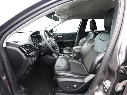 Used 2021 Jeep Cherokee Latitude Plus AWD/4WD image 12