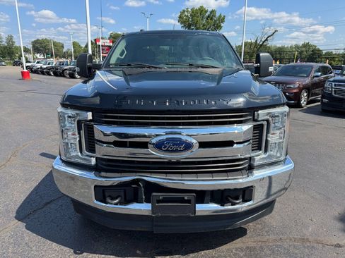 Used 2017 Ford F250 XLT w/ Camper Package AWD/4WD image 8