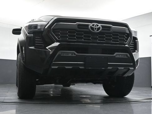 Used 2024 Toyota Tacoma TRD Off-Road AWD/4WD image 33