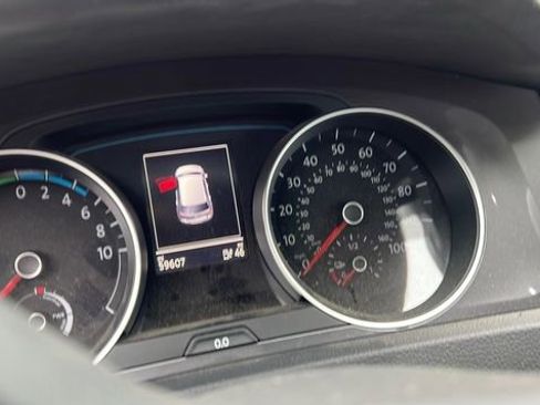 Used 2016 Volkswagen e-Golf SE w/ DC Fast Charging Package image 3